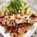 ยำคอหมูย่างน้ำผึ้งคะน้ากรอบ