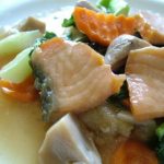 ก๋วยเตี๋ยวราดหน้าปลาแซลมอน