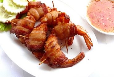 กุ้งห่อเบคอนทอด