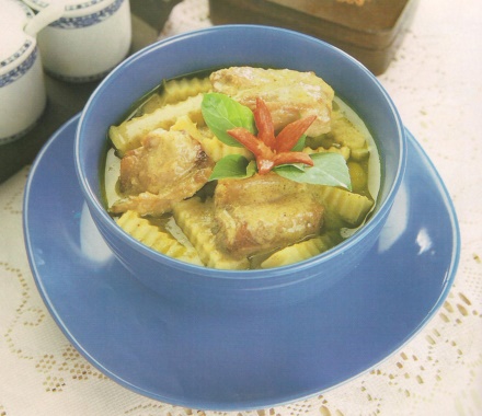 แกงเขียวหวานซี่โครงยอดมะพร้าว แกงเขียวหวาน ซี่โครงหมูยอดมะพร้าวอ่อน