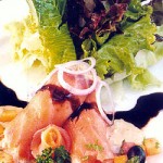 สลัดปลาแซลมอนรมควันกับเนื้อปู เมนูไขมั...