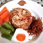 ข้าวผัดน้ำพริกตาแดง